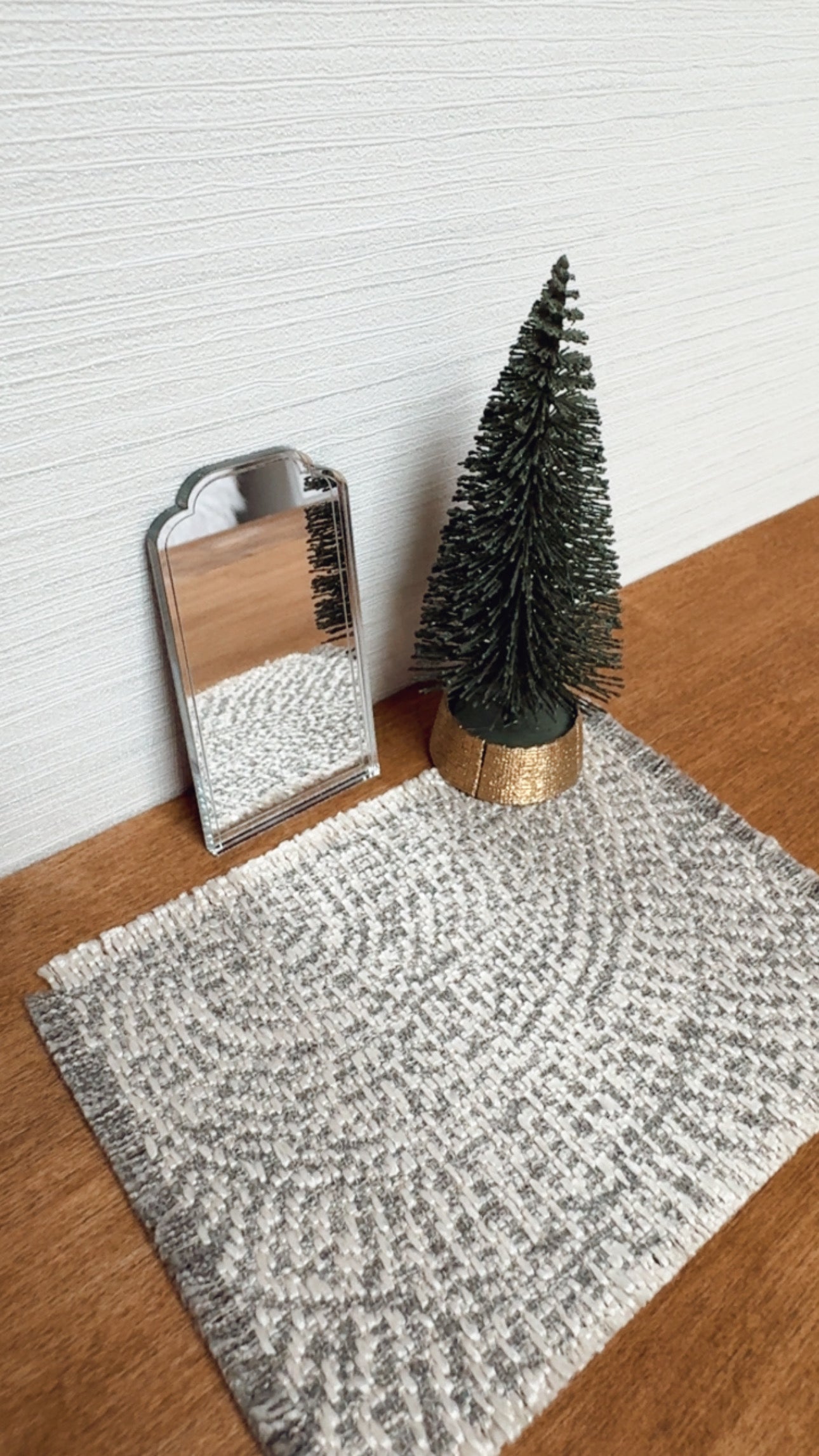 1:24 Scale Floor Mirror