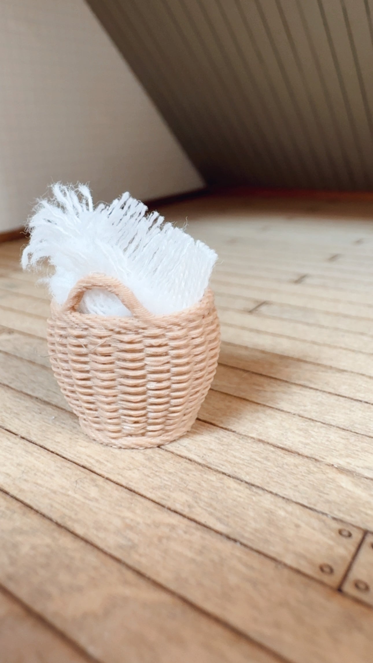 1:24 Scale Blanket Basket