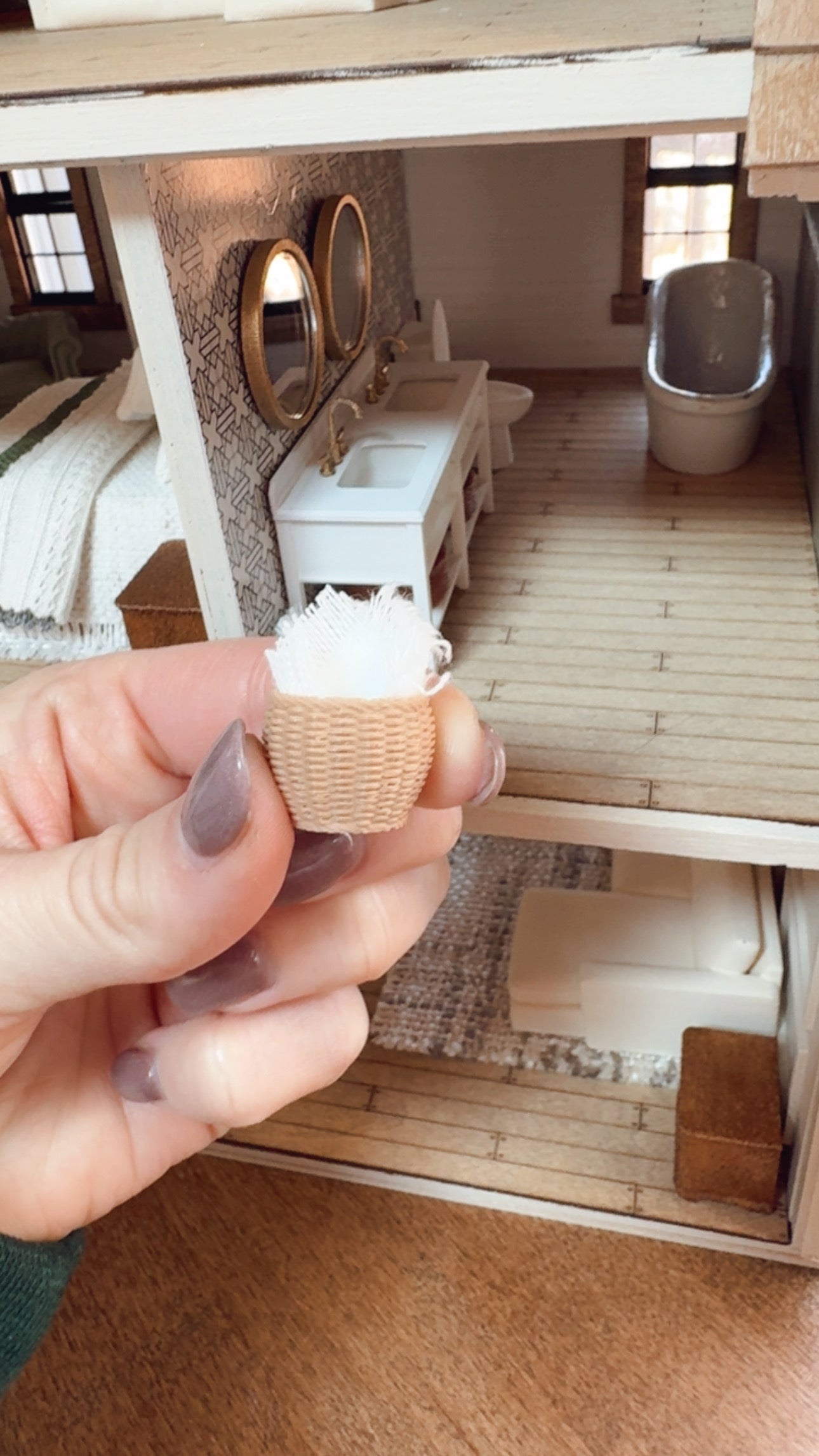 1:24 Scale Blanket Basket