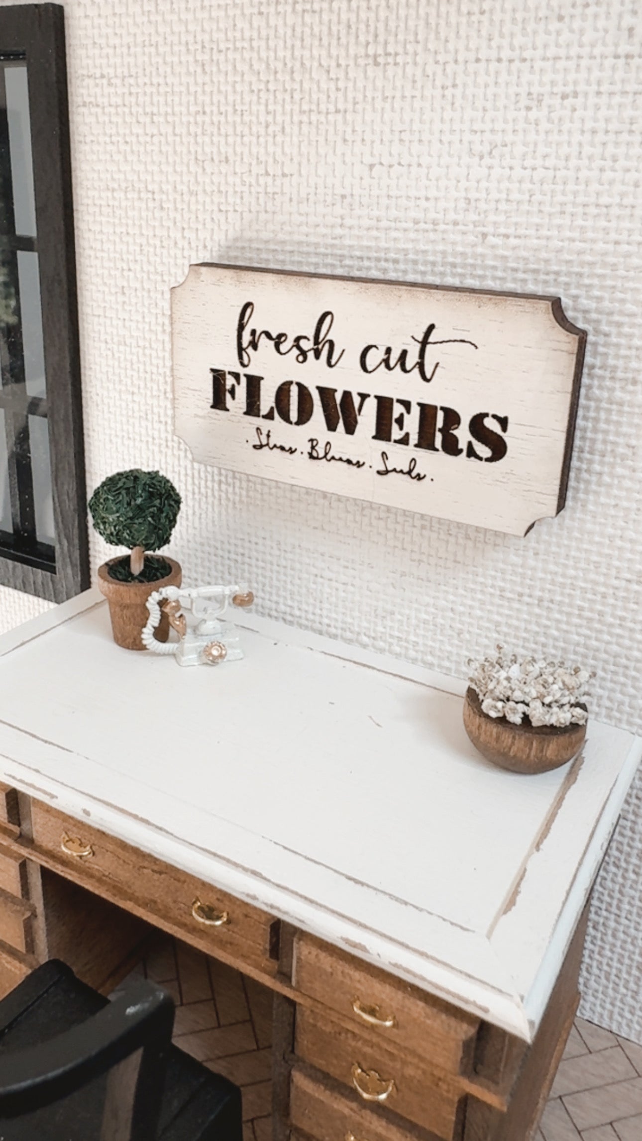 Fresh Cut Flowers Sign