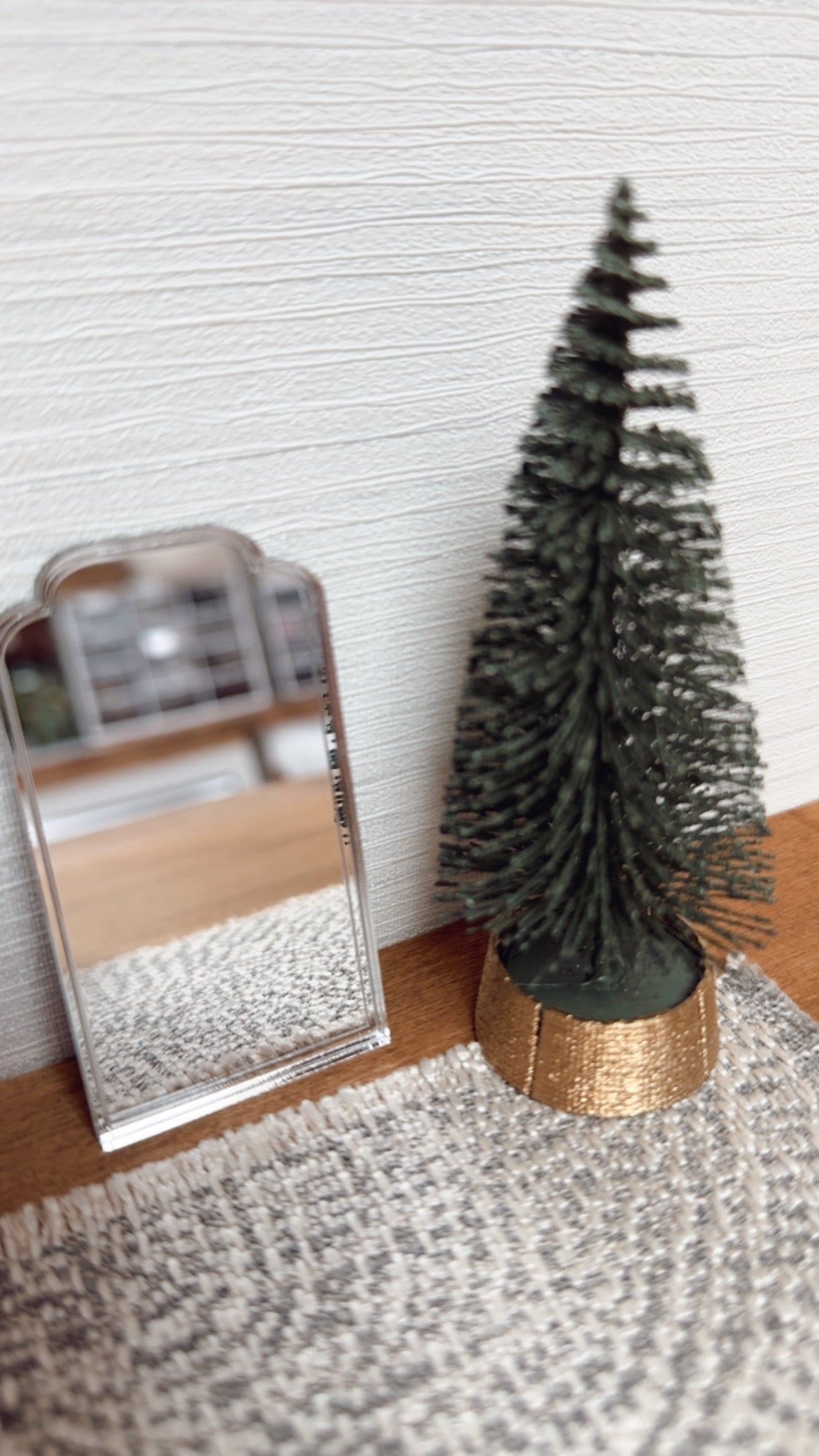 1:24 Scale Floor Mirror