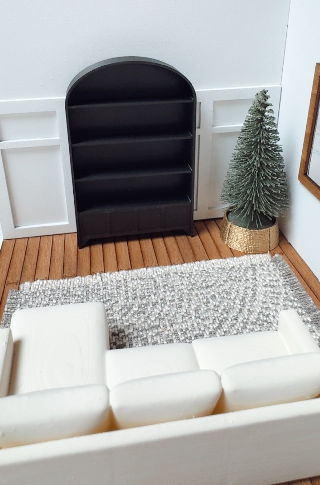 1:24 Scale Arched Bookshelf