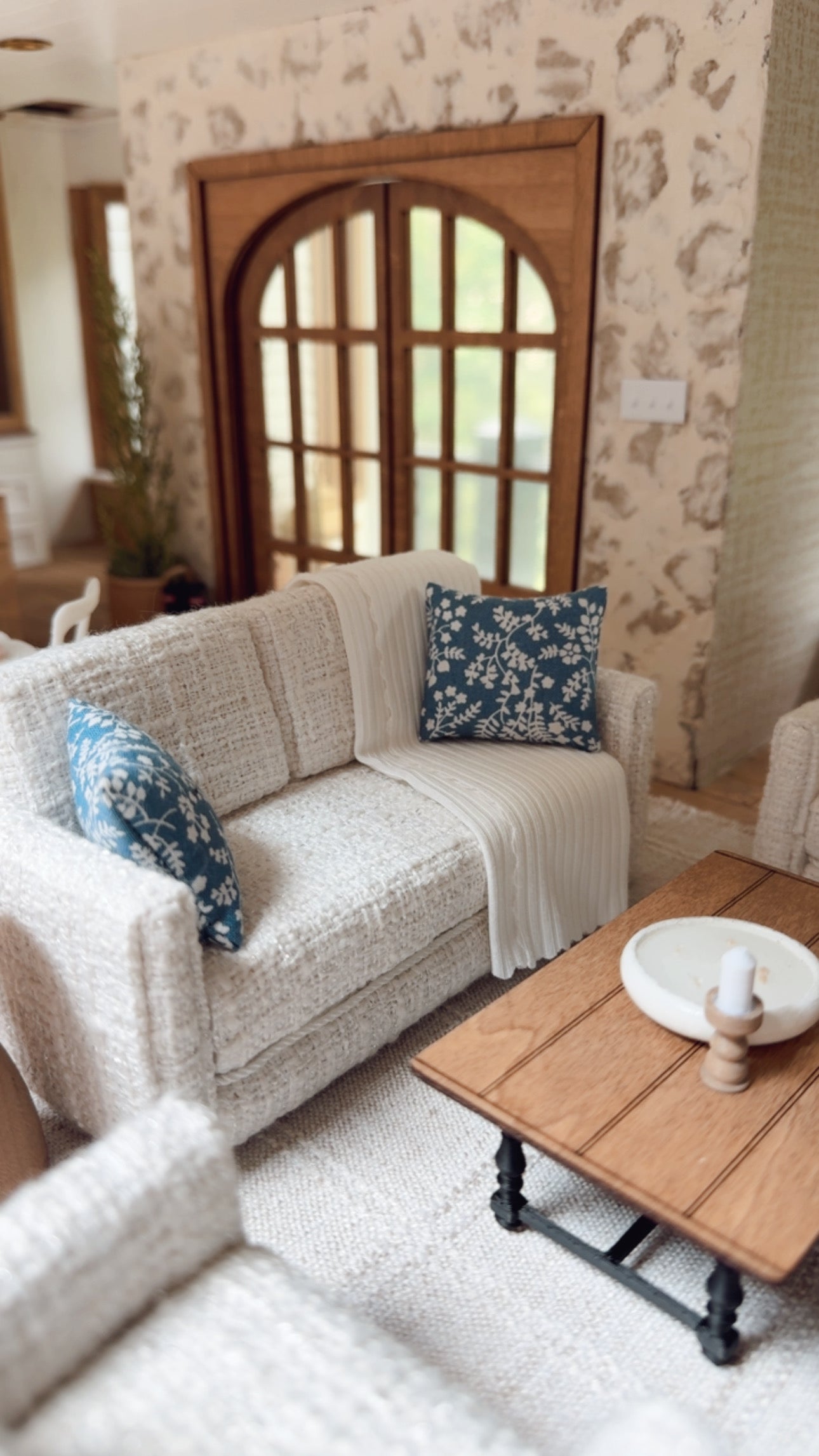 Blue Floral Pillows & Blanket Set